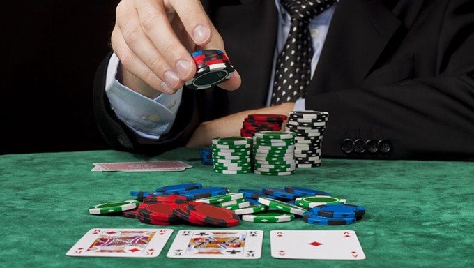 How Much to Bet in Poker - Excess Casinos